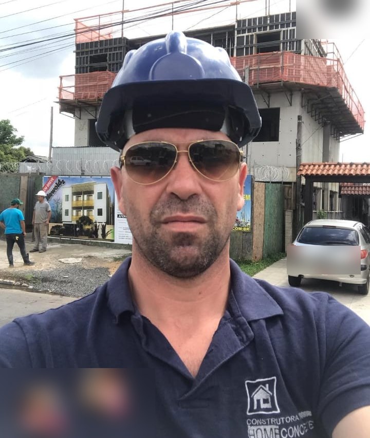 A frente da obra